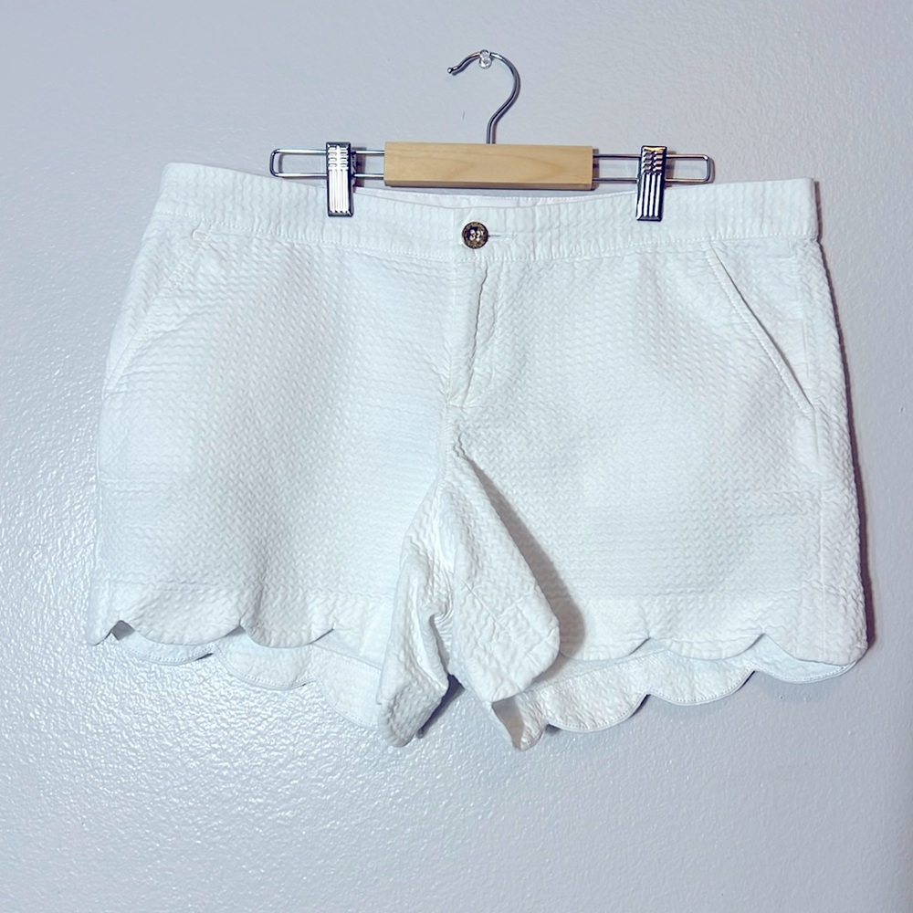 Lilly Pulitzer Buttercup Shorts Womens sz 10 White Scallop Pockets PRICE FIRM